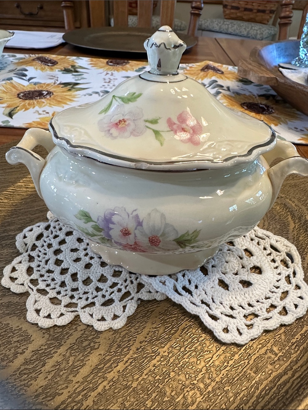 Homer Laughlin Virginia Rose sugar bowl